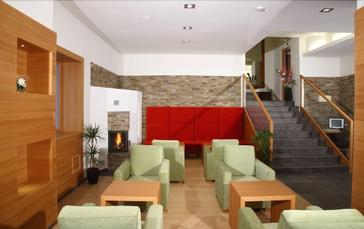 Imagen de los interiores del Hotel Grand Molveno. Foto 12