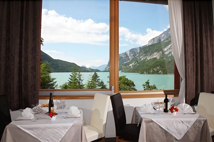 Imagen del bar/restaurante del Hotel Grand Molveno. Foto 5