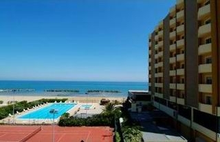 Imagen general del Hotel Grand Montesilvano. Foto 2