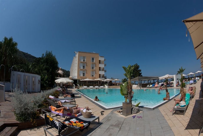 Imagen de la piscina del Hotel Grand Moon Valley. Foto 8