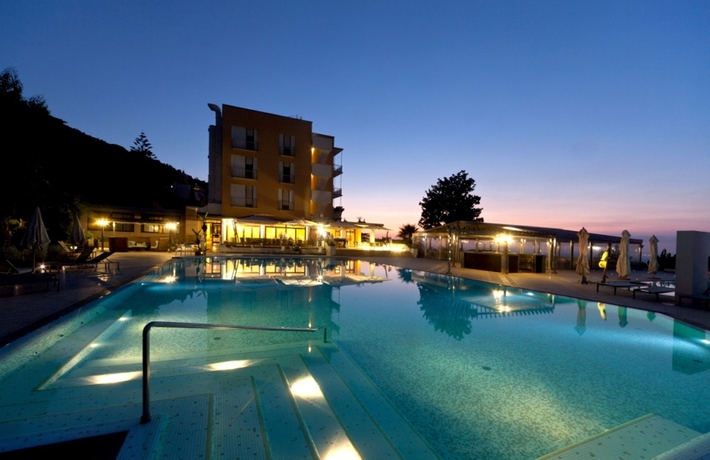 Imagen de la piscina del Hotel Grand Moon Valley. Foto 11