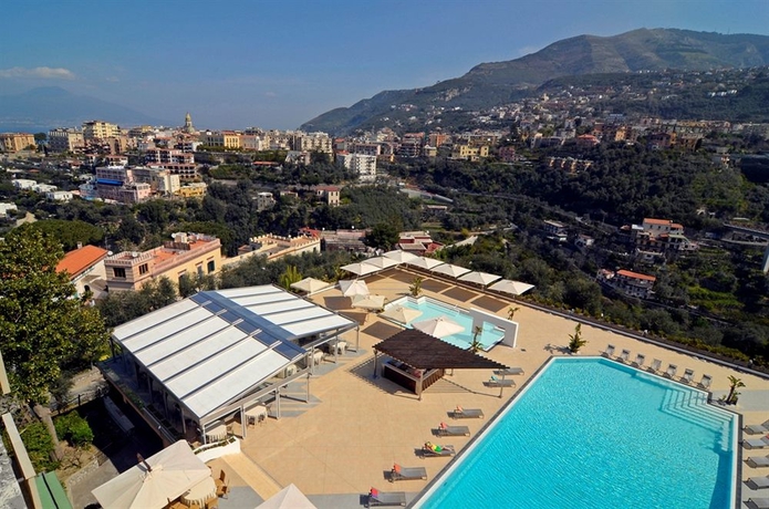 Imagen de la piscina del Hotel Grand Moon Valley. Foto 16