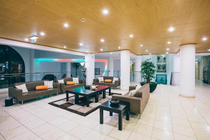 Imagen general del Hotel Grand Muthu Forte Do Vale. Foto 11