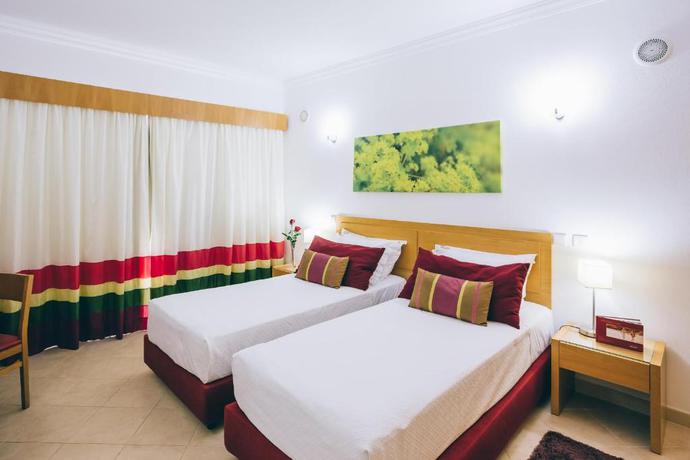 Imagen general del Hotel Grand Muthu Forte Do Vale. Foto 14