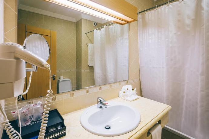 Imagen general del Hotel Grand Muthu Forte Do Vale. Foto 16