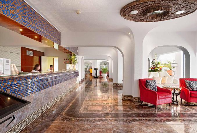 Imagen de los interiores del Hotel Grand Muthu Oura View Beach Club. Foto 13