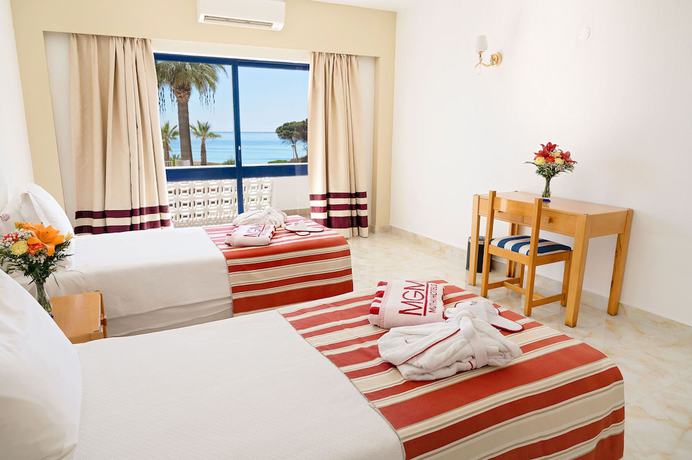 Imagen de la habitación del Hotel Grand Muthu Oura View Beach Club. Foto 11