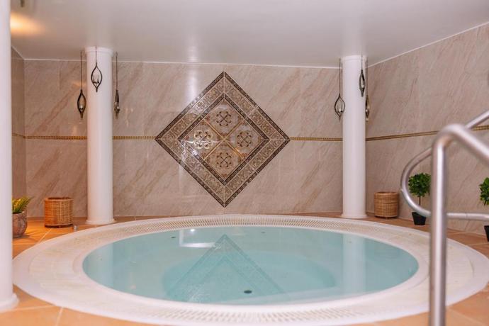 Imagen de los interiores del Hotel Grand Muthu Oura View Beach Club. Foto 15