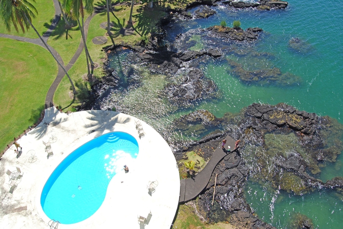 Imagen de la piscina del Hotel Grand Naniloa Hilo - A Doubletree By Hilton. Foto 11