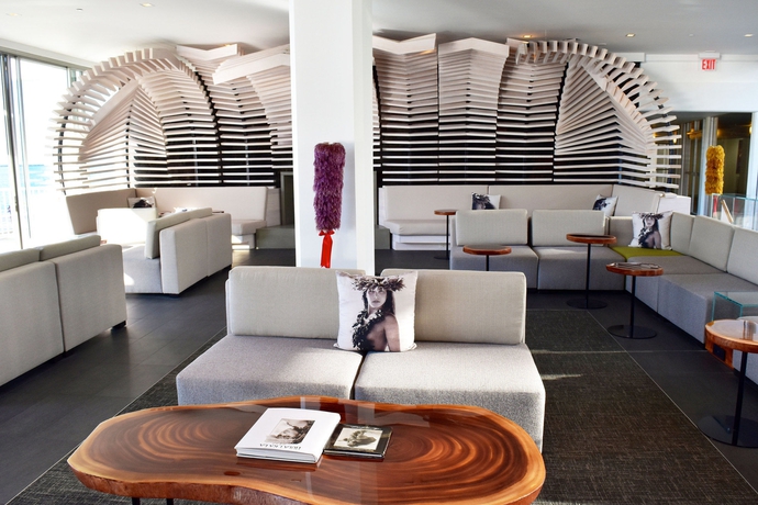 Imagen de los interiores del Hotel Grand Naniloa Hilo - A Doubletree By Hilton. Foto 6