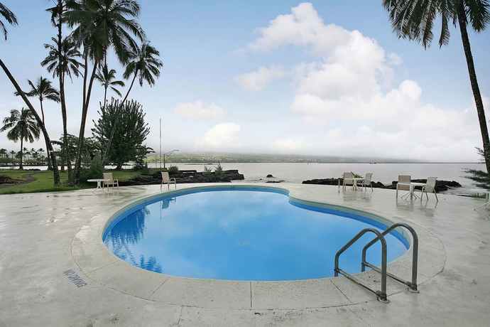 Imagen de la piscina del Hotel Grand Naniloa Hilo - A Doubletree By Hilton. Foto 12