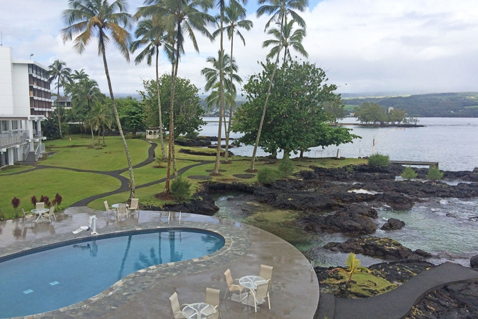 Imagen de la piscina del Hotel Grand Naniloa Hilo - A Doubletree By Hilton. Foto 13
