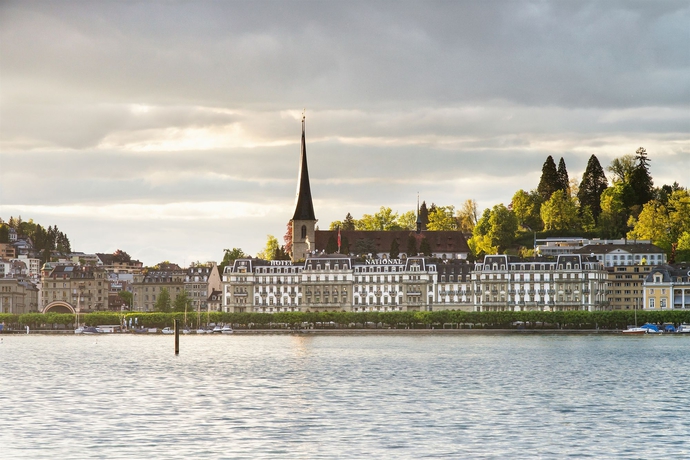 Imagen de los exteriores del Hotel Grand National. Foto 10