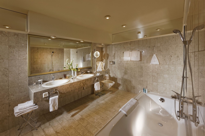 Imagen de la habitación del Hotel Grand National. Foto 7