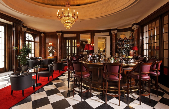 Imagen del bar/restaurante del Hotel Grand National. Foto 3