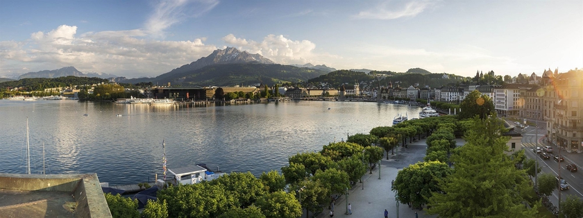 Imagen de los exteriores del Hotel Grand National. Foto 12