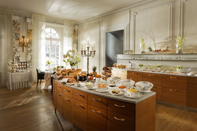 Imagen del bar/restaurante del Hotel Grand National. Foto 5