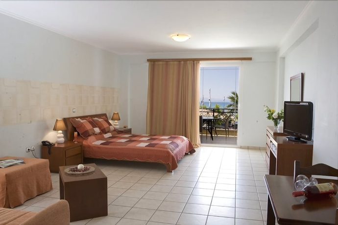 Imagen de la habitación del Hotel Grand Nefeli. Foto 2