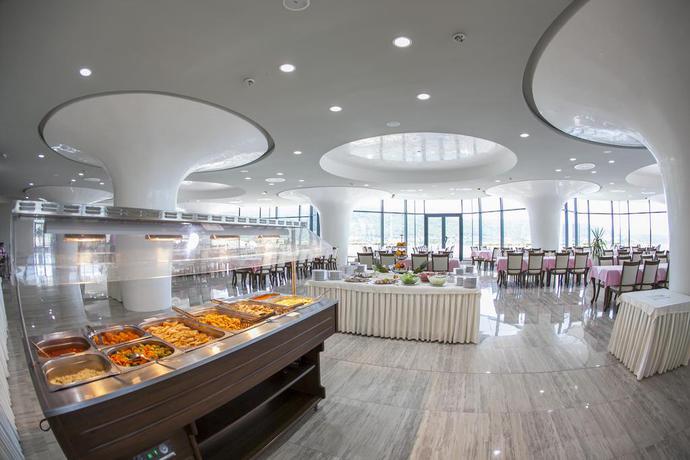 Imagen del bar/restaurante del Hotel Grand Neum. Foto 5