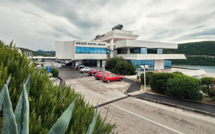 Imagen de los exteriores del Hotel Grand Neum. Foto 21