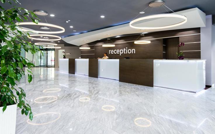 Imagen de los interiores del Hotel Grand Neum. Foto 24