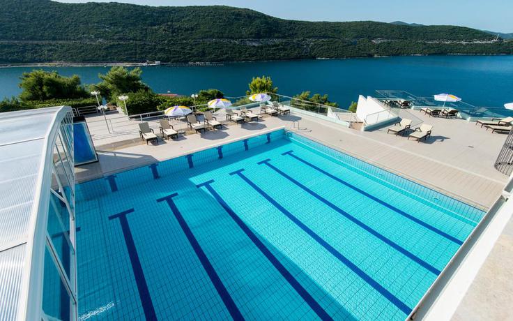 Imagen de la piscina del Hotel Grand Neum. Foto 30