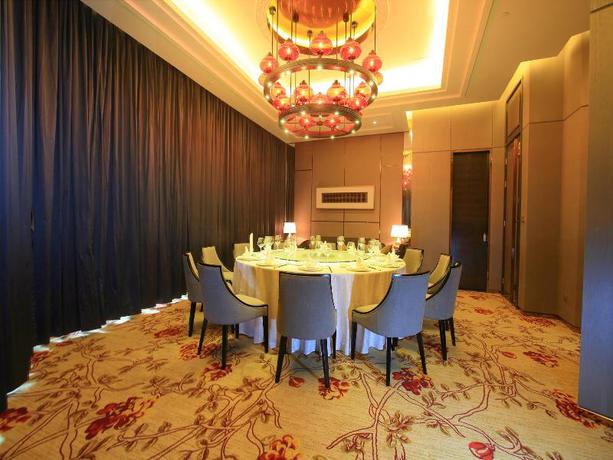 Imagen del bar/restaurante del Hotel Grand New Century Hotel Fuyang. Foto 7