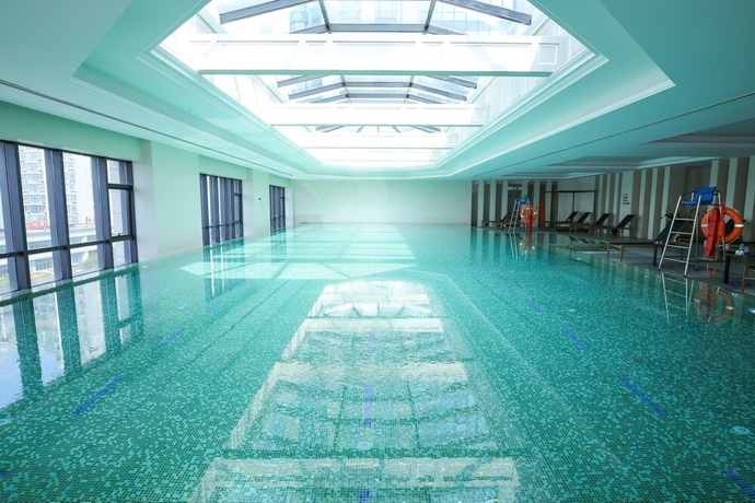 Imagen de la piscina del Hotel Grand New Century Yixing. Foto 13