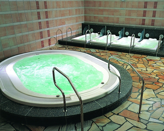 Imagen de la piscina del Hotel Grand Nikko Awaji. Foto 19