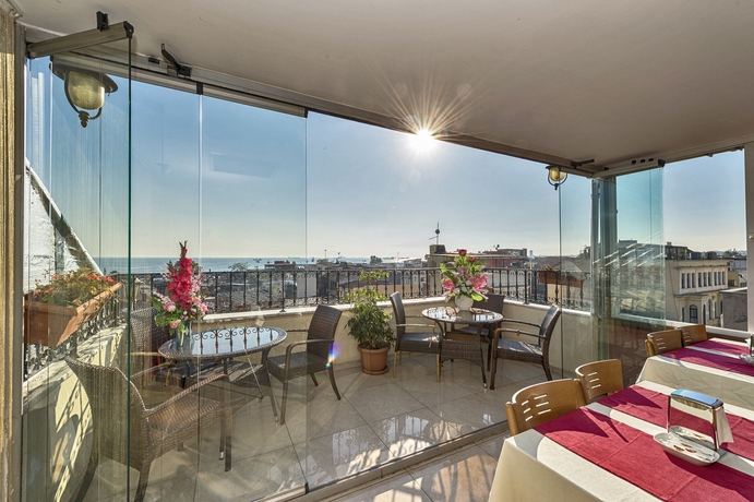 Imagen del bar/restaurante del Hotel Grand Ninova. Foto 7