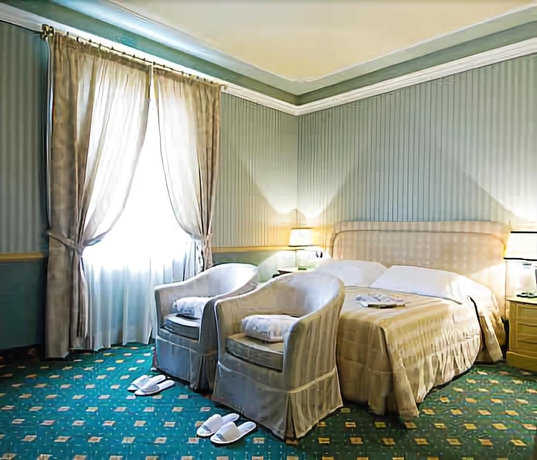 Imagen de la habitación del Hotel Grand Nizza Et Suisse. Foto 3