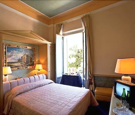 Imagen de la habitación del Hotel Grand Nizza Et Suisse. Foto 9