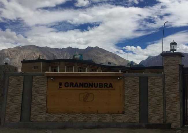 Imagen de los exteriores del Hotel Grand Nubra. Foto 14