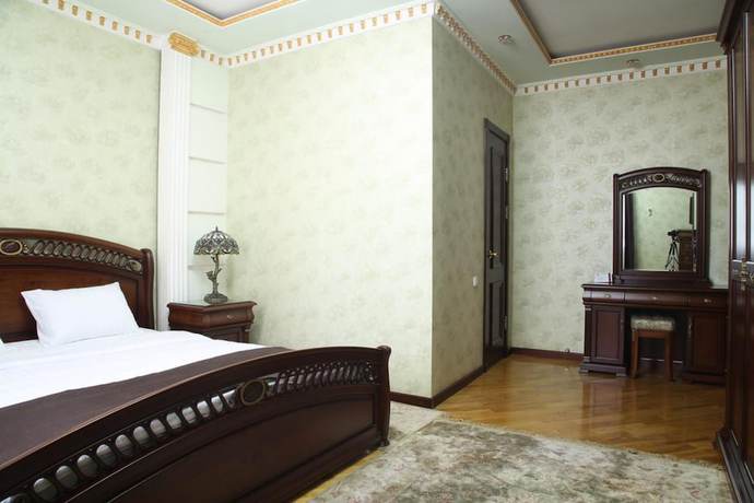 Imagen de la habitación del Hotel Grand Nur. Foto 8