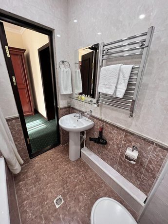 Imagen de la habitación del Hotel Grand Nur. Foto 13