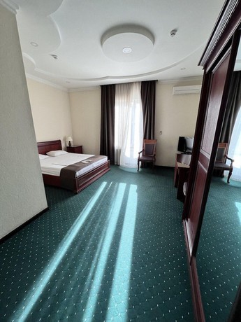 Imagen de la habitación del Hotel Grand Nur. Foto 17