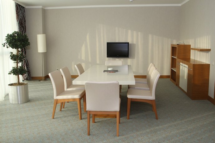 Imagen de la habitación del Hotel Grand Nur Plaza Convention Center. Foto 8