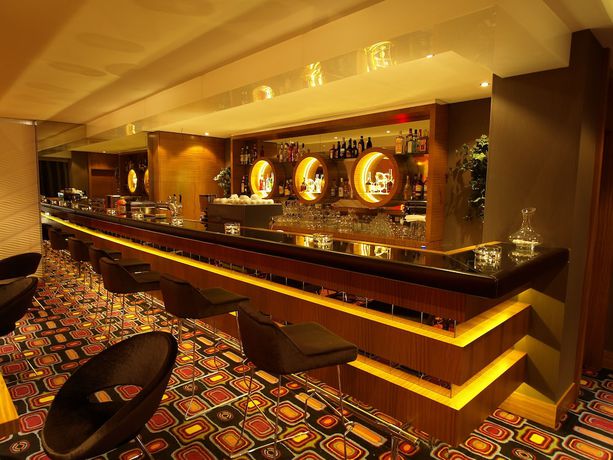 Imagen del bar/restaurante del Hotel Grand Nur Plaza Convention Center. Foto 4