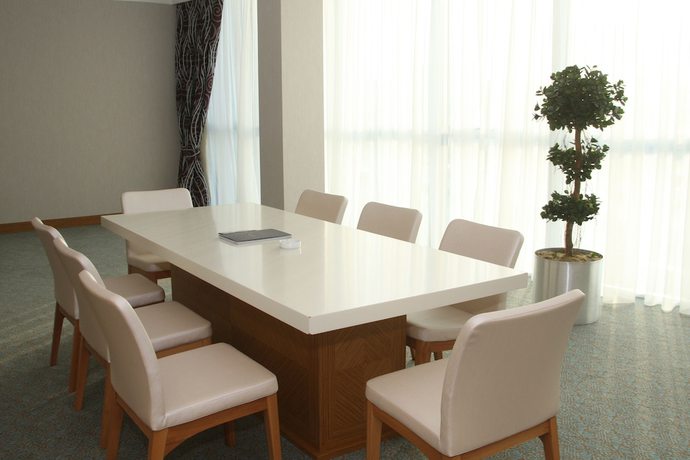 Imagen de la habitación del Hotel Grand Nur Plaza Convention Center. Foto 13