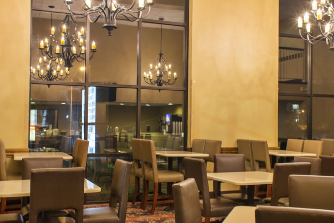 Imagen del bar/restaurante del Hotel Grand Oaks. Foto 3