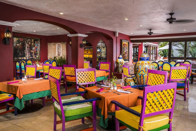 Imagen del bar/restaurante del Hotel Grand Oasis Cancun All Inclusive. Foto 8