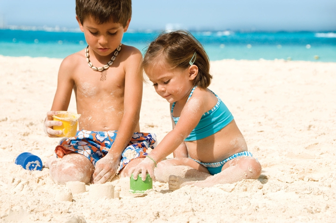 Imagen de los exteriores del Hotel Grand Oasis Palm All Inclusive. Foto 9