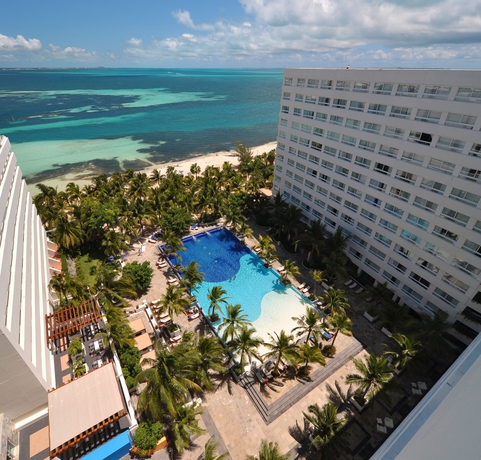 Imagen de la piscina del Hotel Grand Oasis Palm All Inclusive. Foto 15