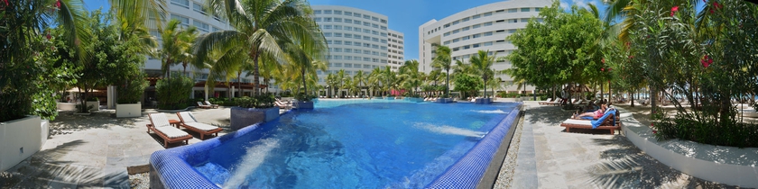 Imagen de la piscina del Hotel Grand Oasis Palm All Inclusive. Foto 16
