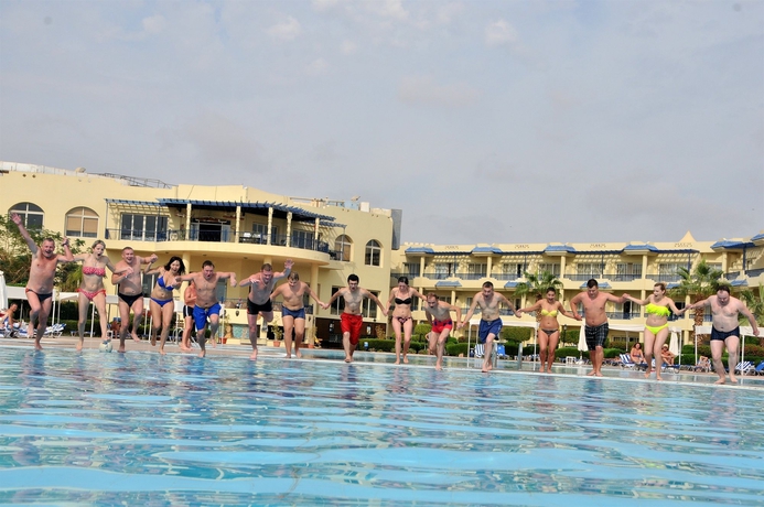 Imagen de la piscina del Hotel Grand Oasis Resort. Foto 16