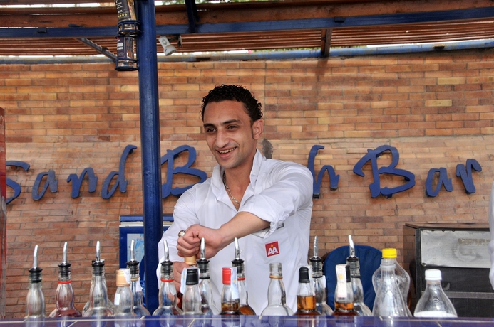 Imagen del bar/restaurante del Hotel Grand Oasis Resort. Foto 5