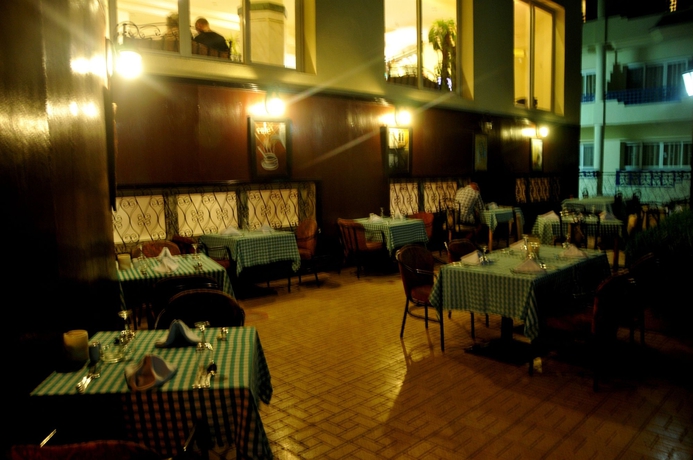 Imagen del bar/restaurante del Hotel Grand Oasis Resort. Foto 6