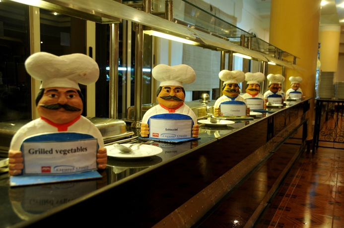 Imagen del bar/restaurante del Hotel Grand Oasis Resort. Foto 7