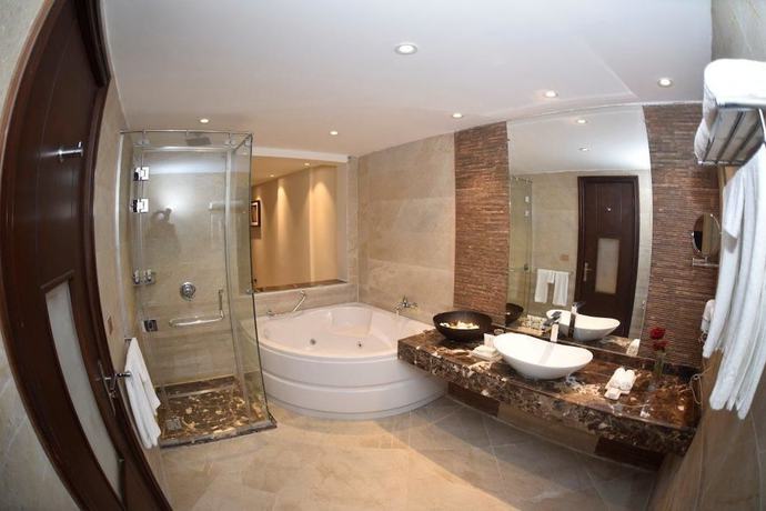 Imagen de la habitación del Hotel Grand Ocean and Resort. Foto 13
