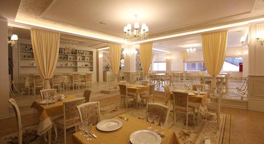 Imagen del bar/restaurante del Hotel Grand Oka Premium. Foto 2
